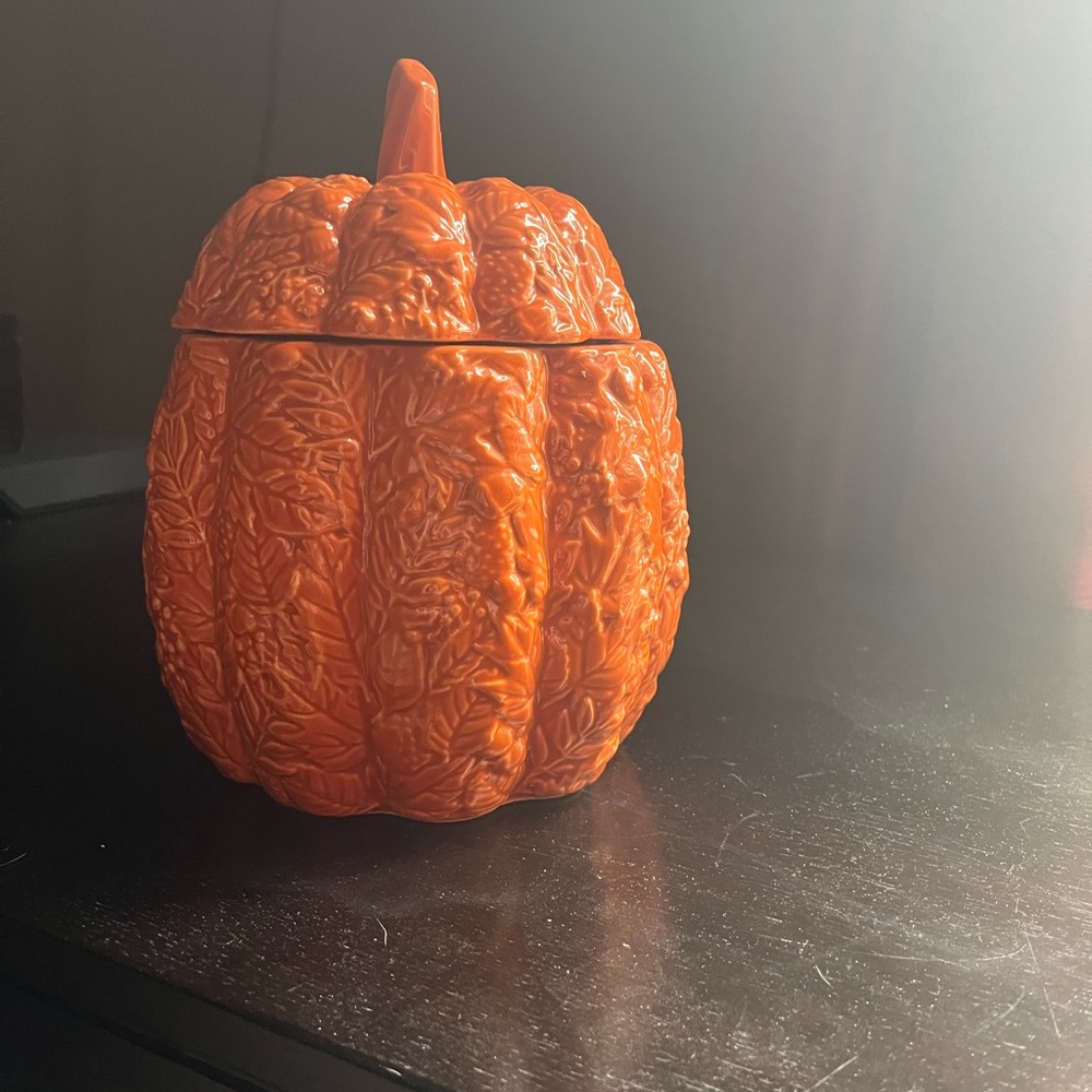 Cute embossed ceramic pumpkin by Harry Slatkin